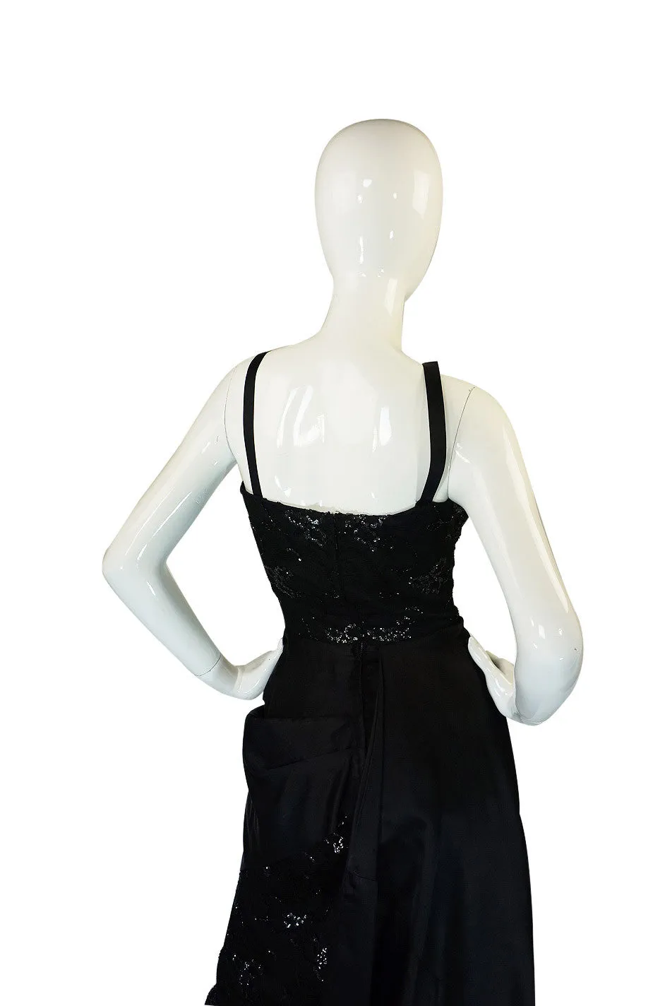 1950s Lace Wiggle Pin Up Dress w Train