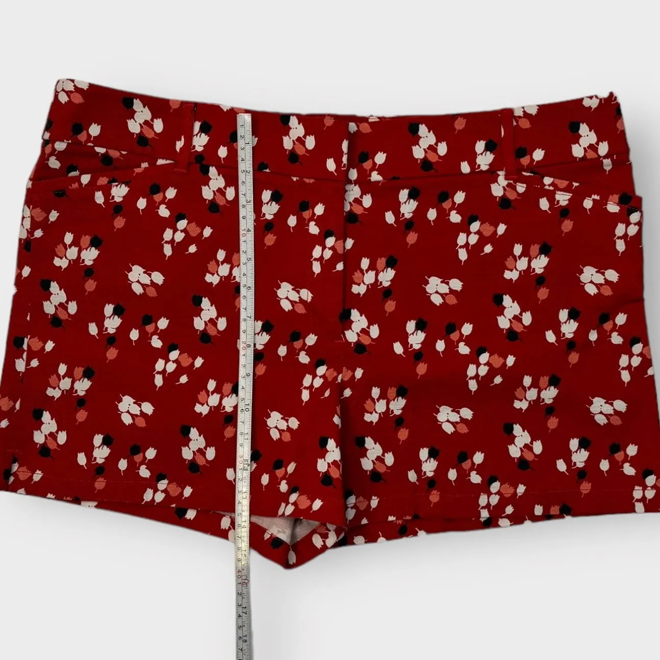 Ann Taylor Loft Riviera Shorts | 16 | Red Floral | Pre-Owned | EUC