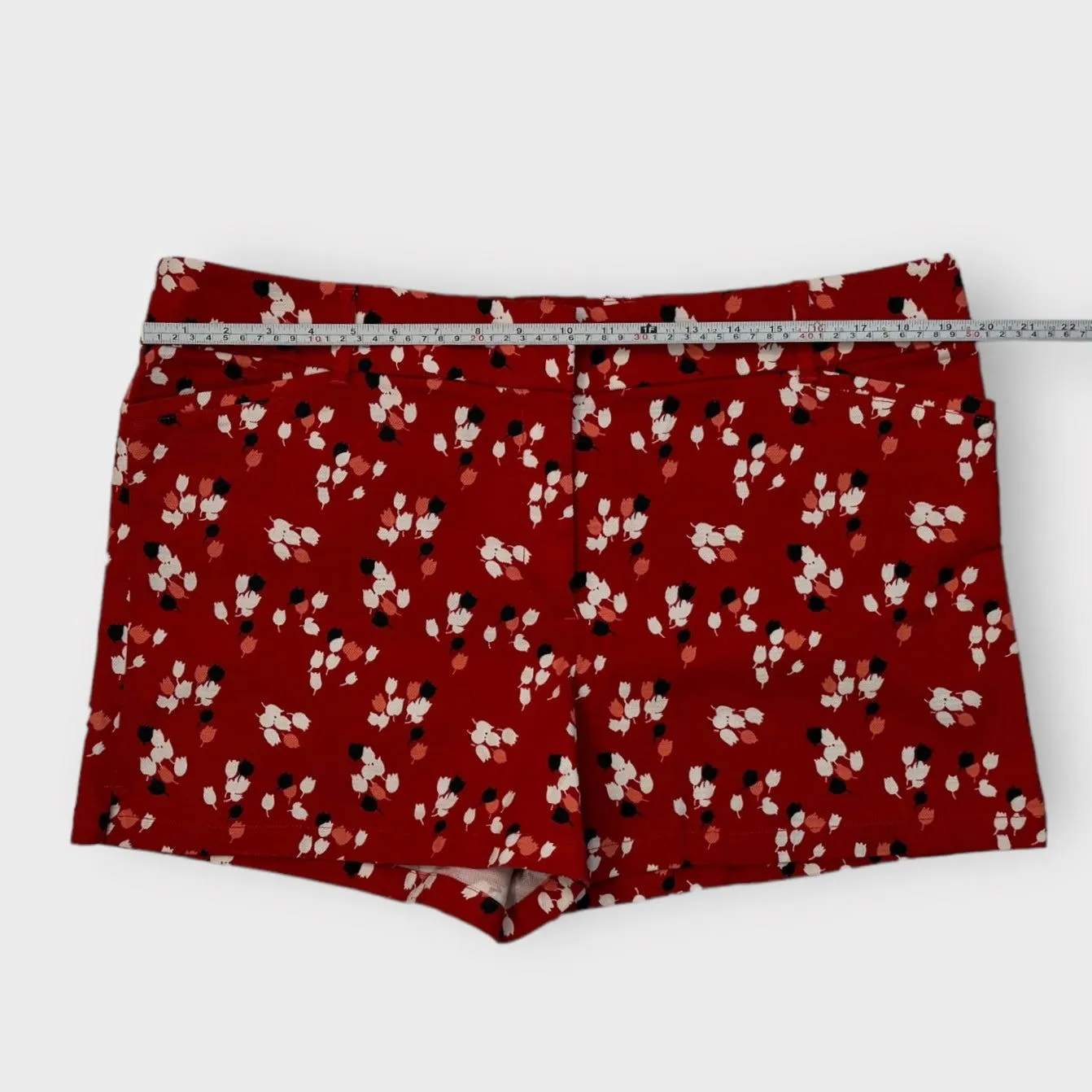 Ann Taylor Loft Riviera Shorts | 16 | Red Floral | Pre-Owned | EUC