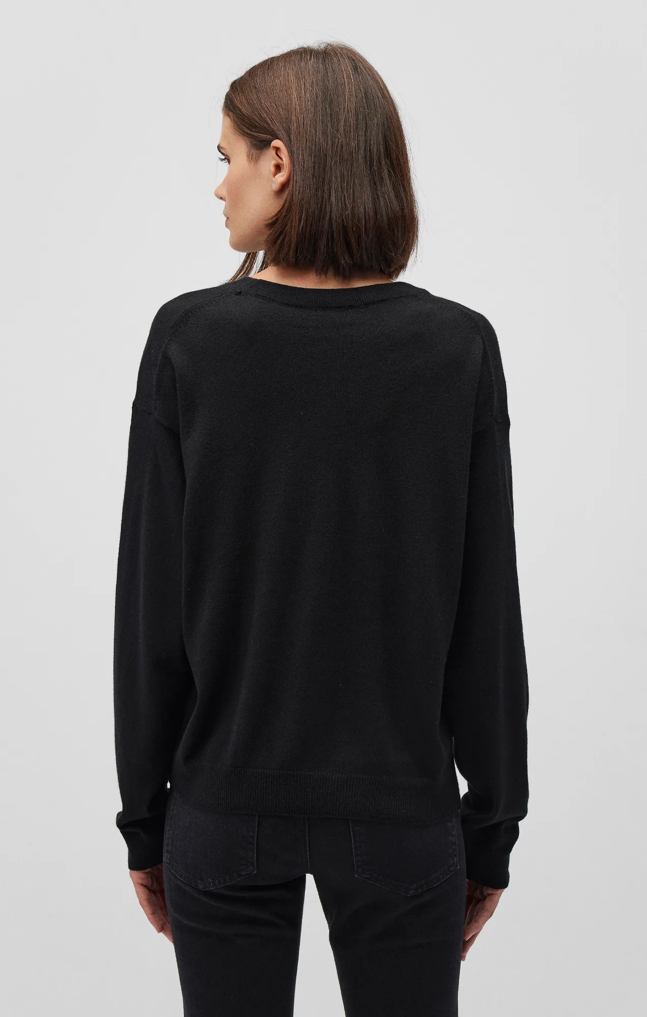 CREW NECK SWEATER IN BLACK