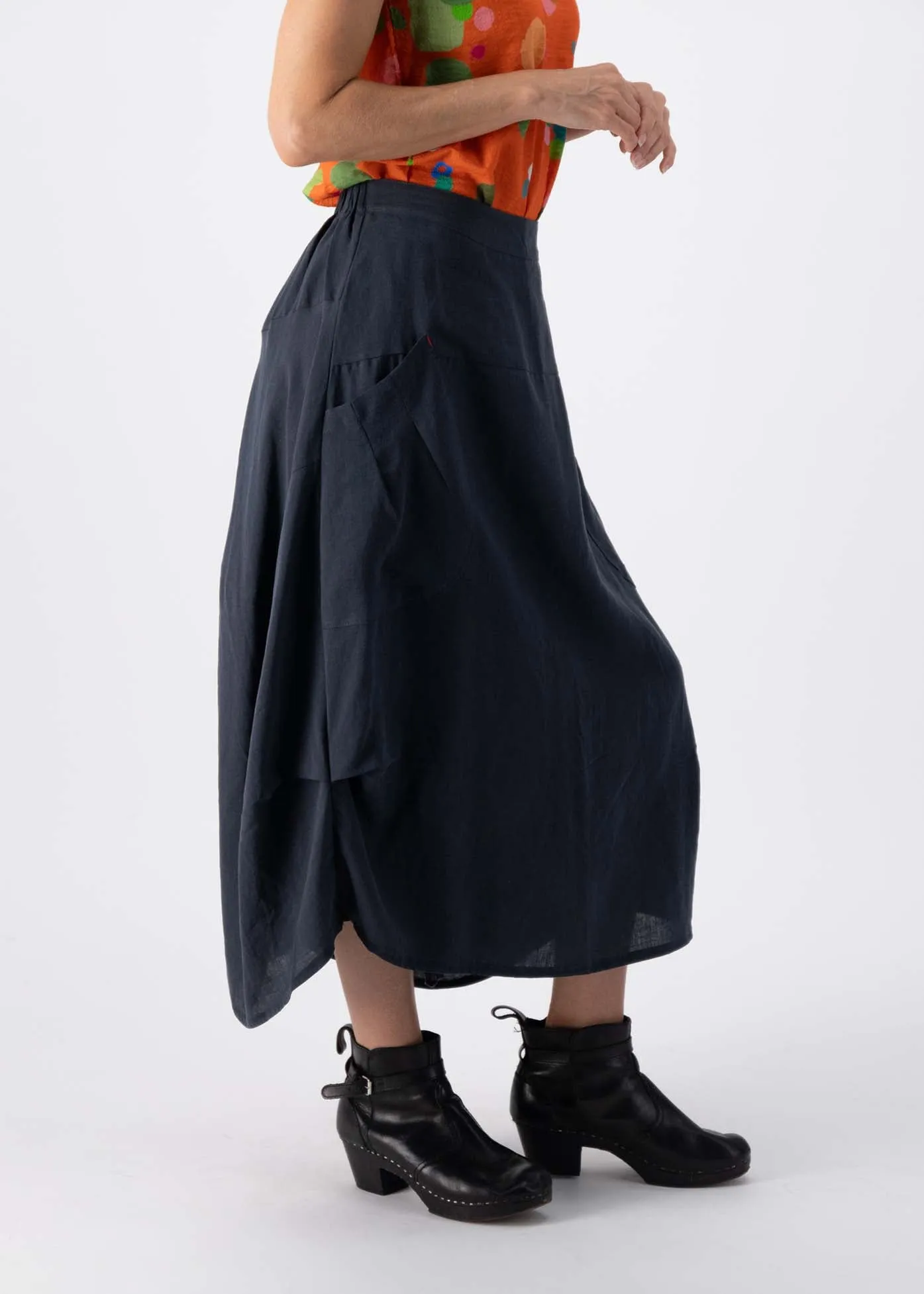 Milwaukee Luminary Skirt Black Wash in Linen Blend